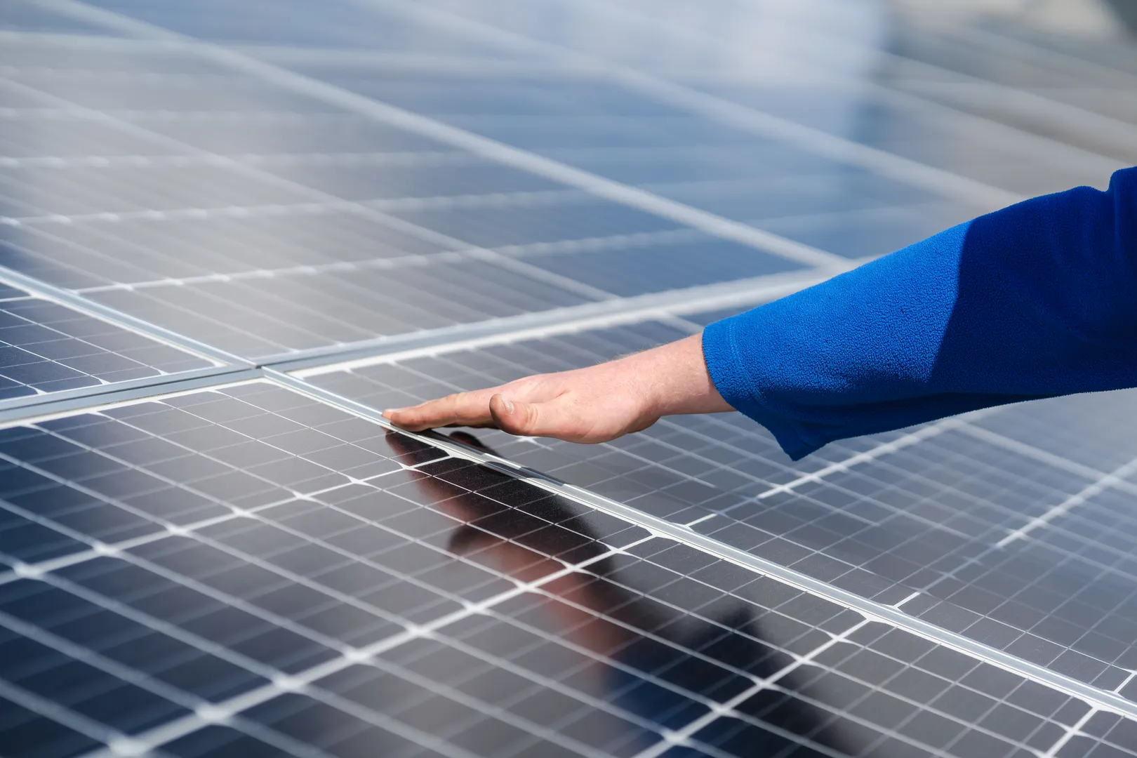 Hire our O&M service and extend the life of your renewable installation