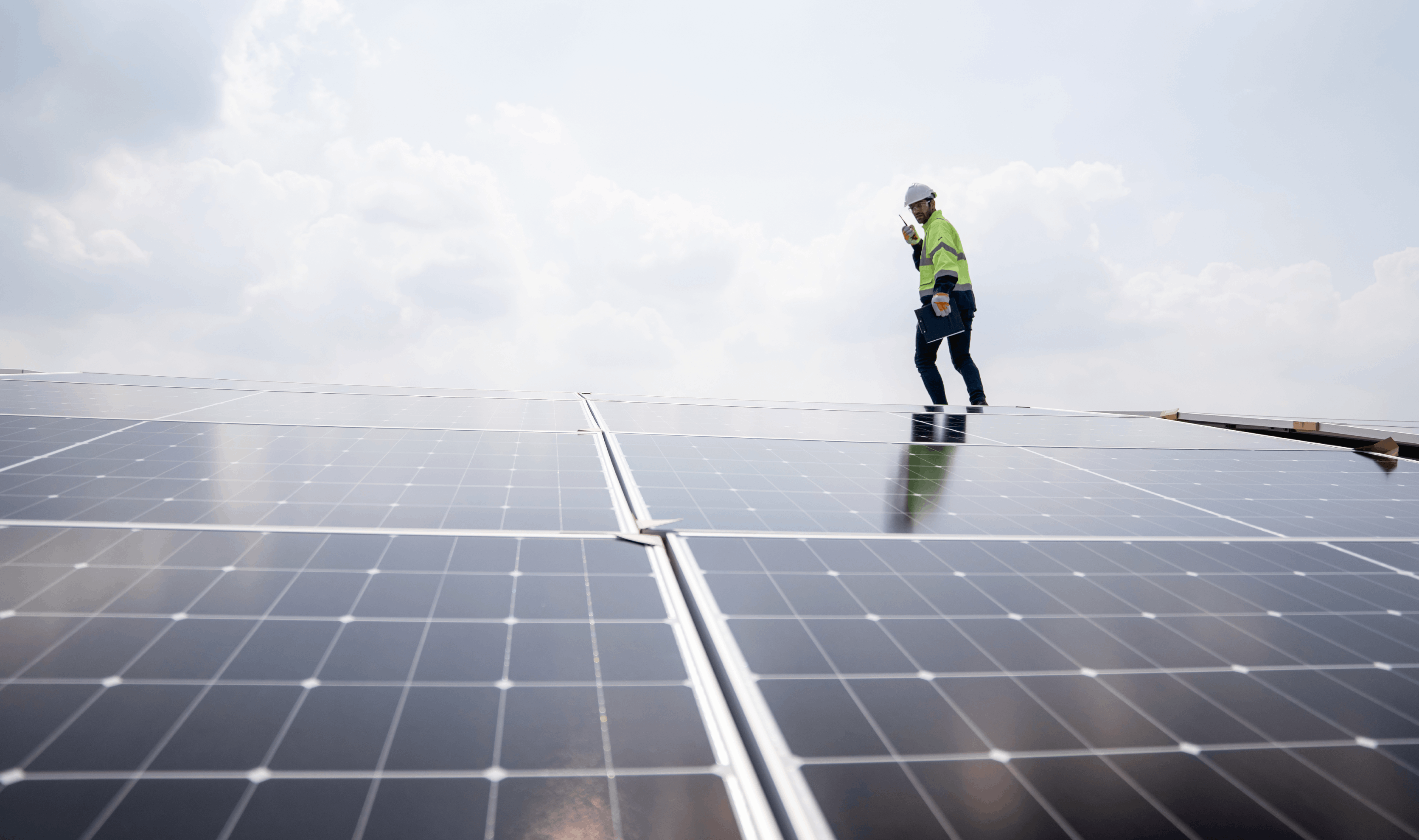 ¿Qué son las soluciones energéticas en cubiertas industriales?