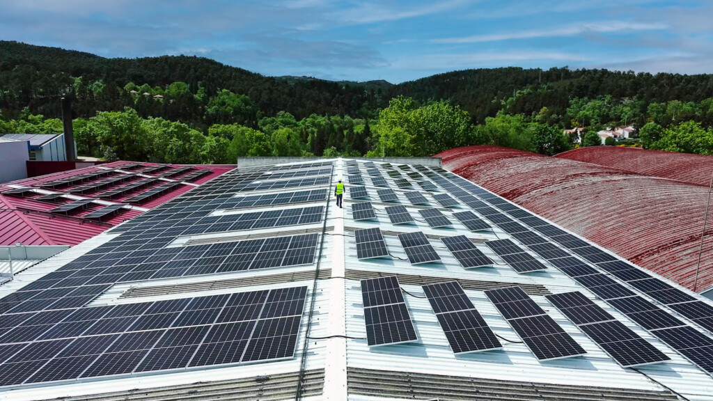 Quando a energia solar já não é suficiente: como as empresas estão a repensar a gestão energética