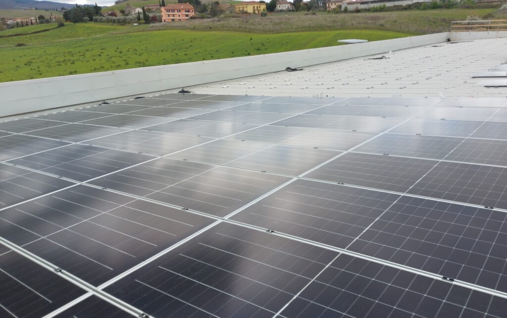 Fotovoltaico industriale con accumulo BESS: quando l’energia diventa un’architettura